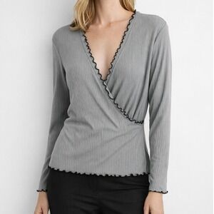 Ann Taylor Ribbed Wrap Top Large Gray Ruffle Trim Minimalist Softcore Casual NWT